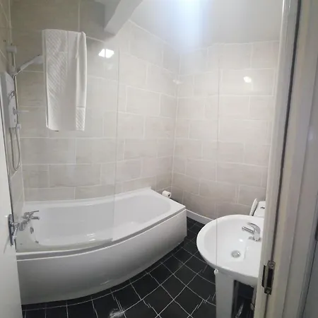 22pwt10 - 1 Bed Flat 4th Floor With Lift * Scarborough